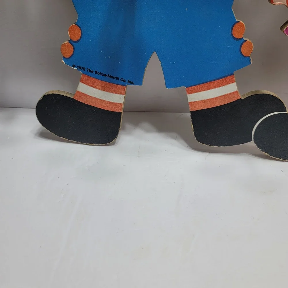 Vintage 1972 Raggedy Ann and Andy Wood Wall Coat Rack 5 Pegs Bobbs-Merrill Co